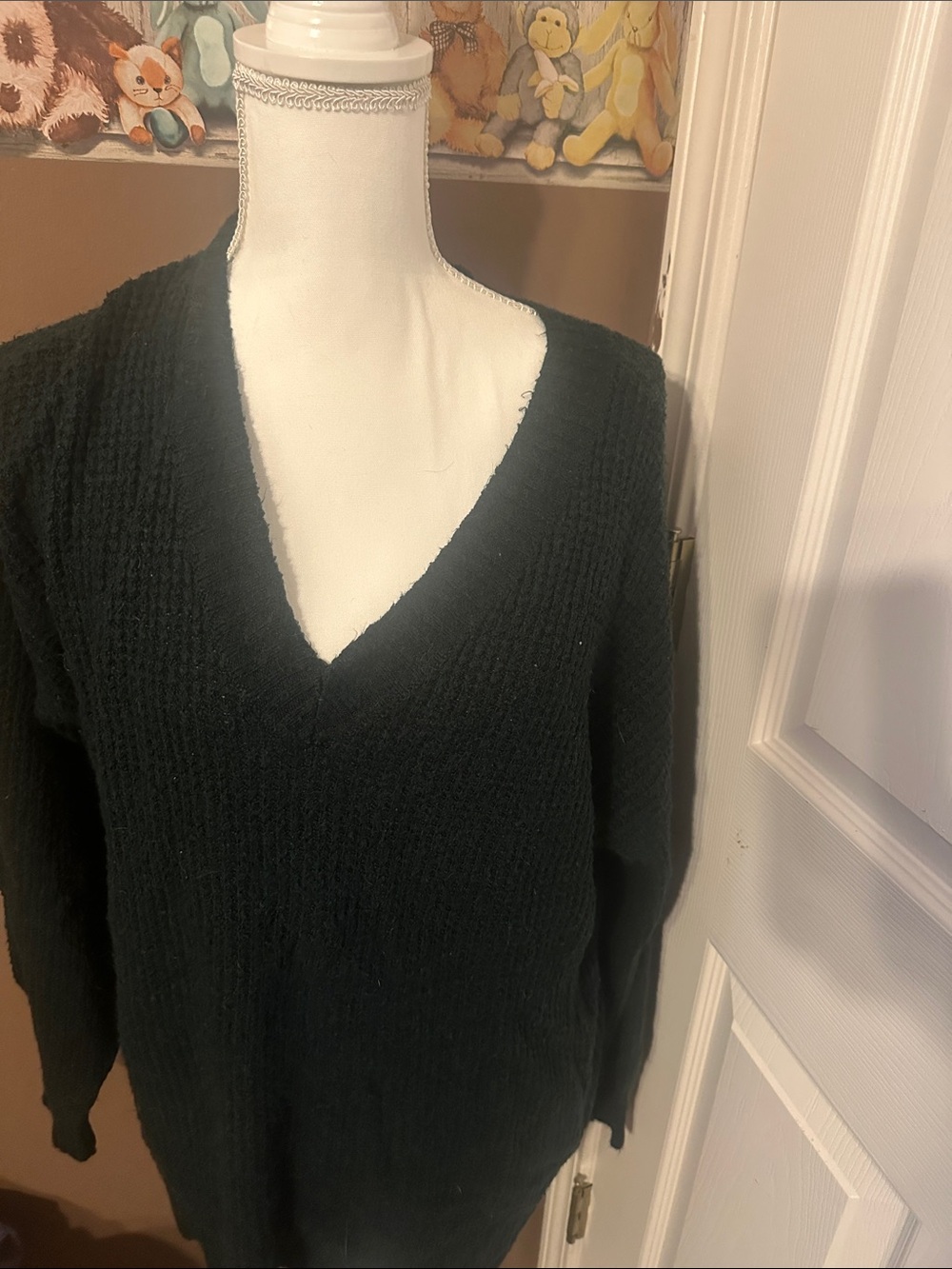 American Eagle V-Neck Women's Sweater - size small dark green